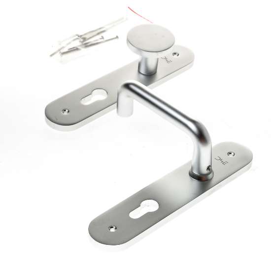 Afbeeldingen van Knop-/krukgarnituur aluminium op schild 45x210mm, D-model F1 afgerond model PC72 LS